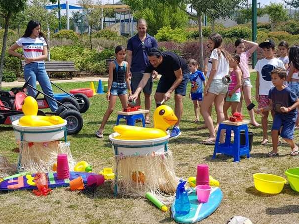 משחקי מים וברווזים